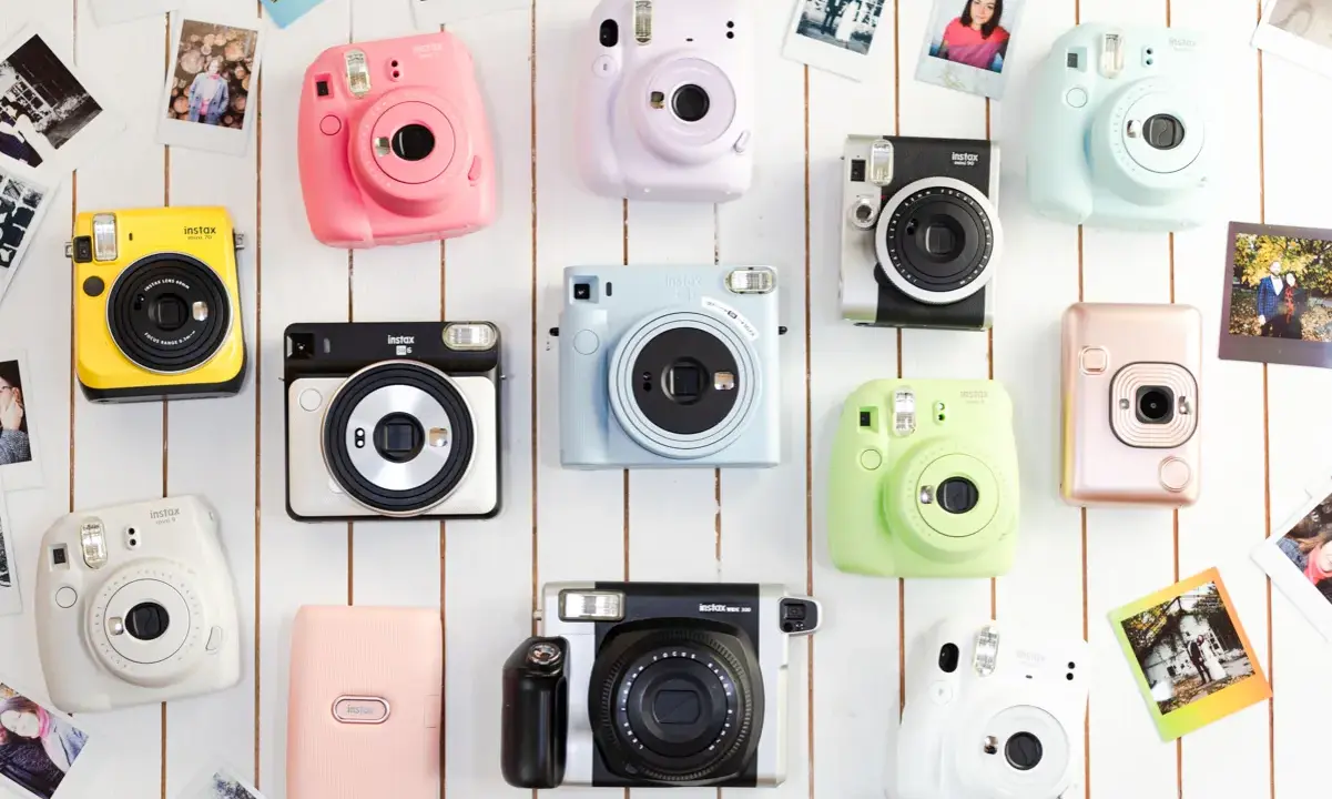 Aparat, co drukuje zdj: Jak wybrać Instax/Polaroid? Koszt zdjęcia!